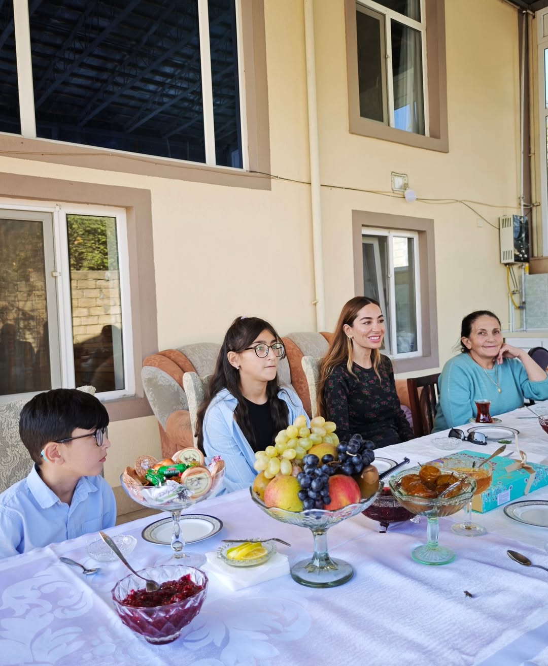 Arzu Əliyeva bu ailənin qonağı oldu – FOTOLAR