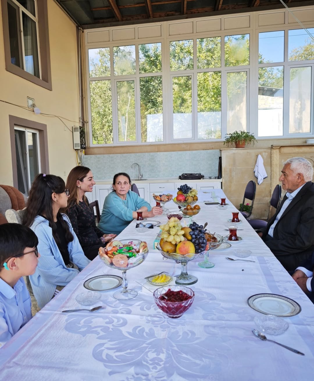 Arzu Əliyeva bu ailənin qonağı oldu – FOTOLAR