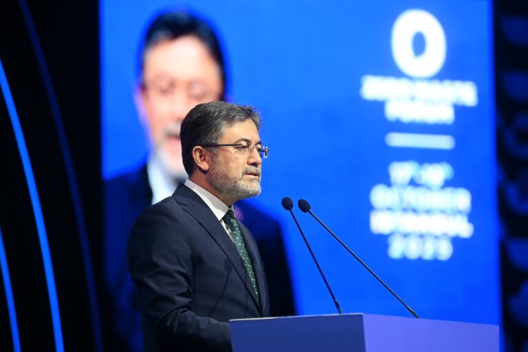 Türkiyəli nazir: "Azərbaycanla çiyin-çiyinə addımlamağa davam edəcəyik"