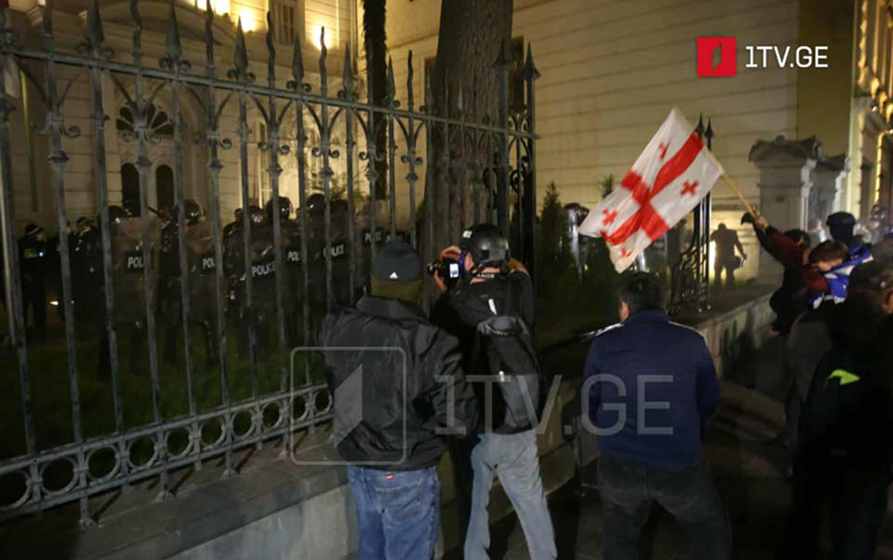 Tbilisidəki iğtişaşlarda xeyli sayda polis yaralandı