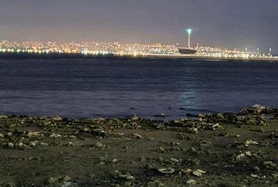 Gecələr Xəzər dənizinin üzərində görünən ağ paltarlı qadın... – FOTOLAR