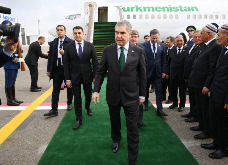 Qurbanqulu Berdiməhəmmədov Azərbaycana gəldi - FOTOLAR