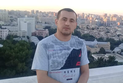 Ərini çarpayıdan yıxıb öldürən qadına hökm oxundu