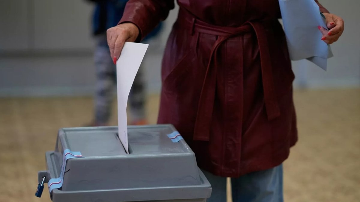 Çex xalqı seçim qarşısında: Ölkənin siyasi kursu dəyişə bilər