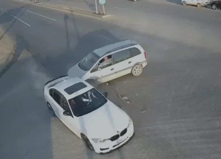 Səhv manevr və yüksək sürət qəzaya səbəb oldu - Anbaan video