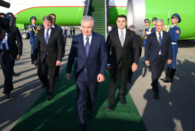 Şavkat Mirziyoyev Azərbaycana gəldi - FOTOLAR