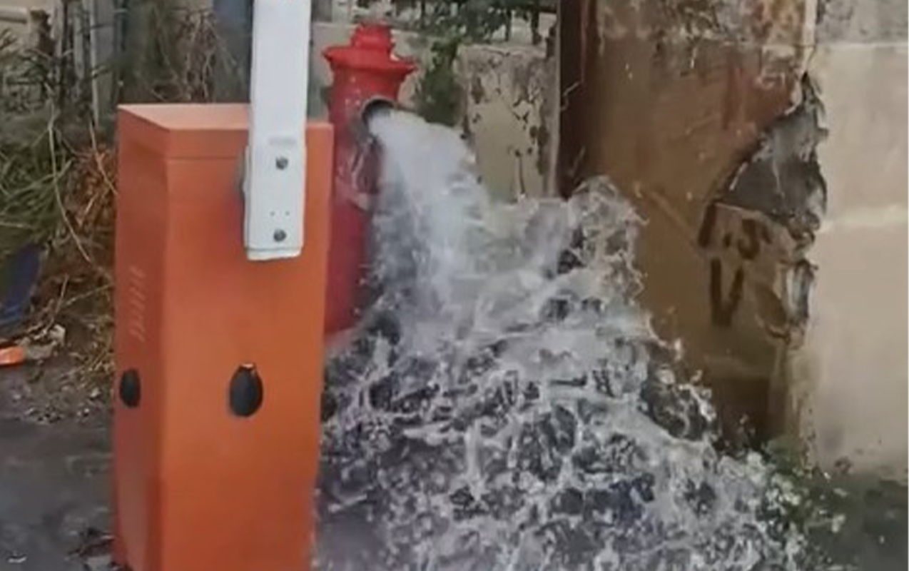 Xırdalanda küçəni su basdı - VİDEO 1 Xırdalanda küçəni su basdı - VİDEO