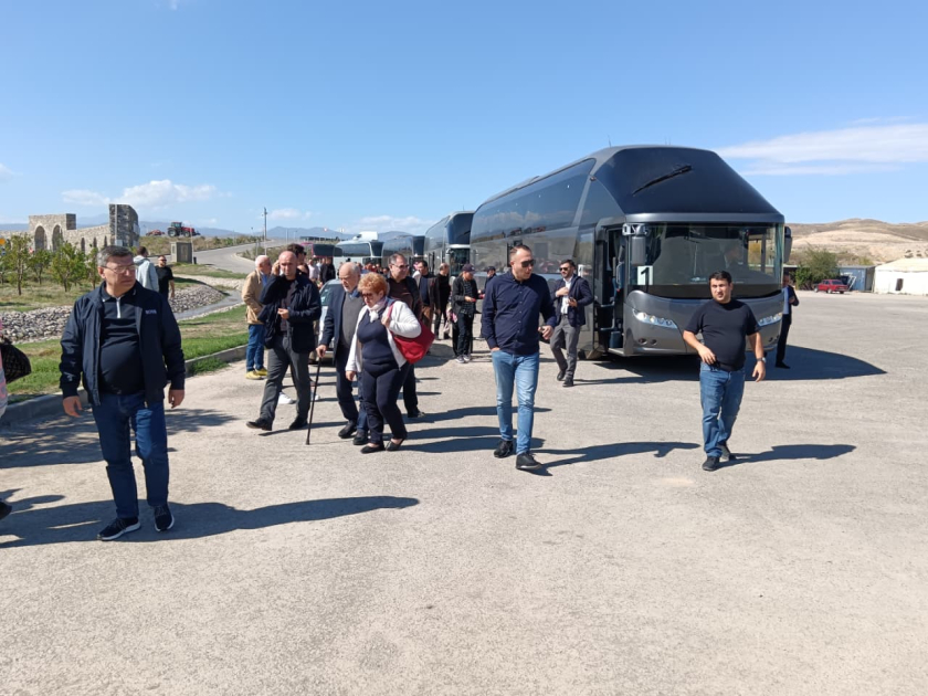 Beynəlxalq konfransın iştirakçıları Zəngilan məscidində ibadət etdilər - FOTOLAR 6 Beynəlxalq konfransın iştirakçıları Zəngilan məscidində ibadət etdilər - FOTOLAR