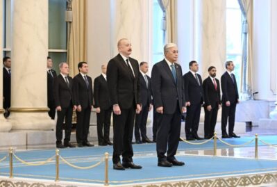 Qarşılama anında Əliyevə verilən mesaj - Əvvəl mahnı, sonra hədiyyə... 30 əliyev tokayev 900x600 1