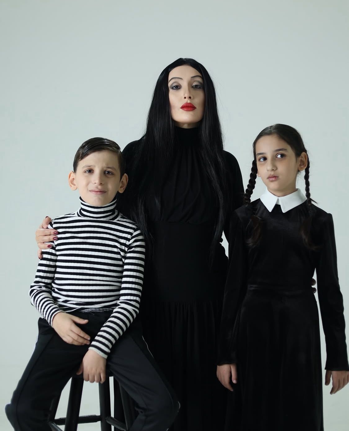 Məşhur aktyorun xanımı və övladları tanınmaz halda - FOTO 2 1 2