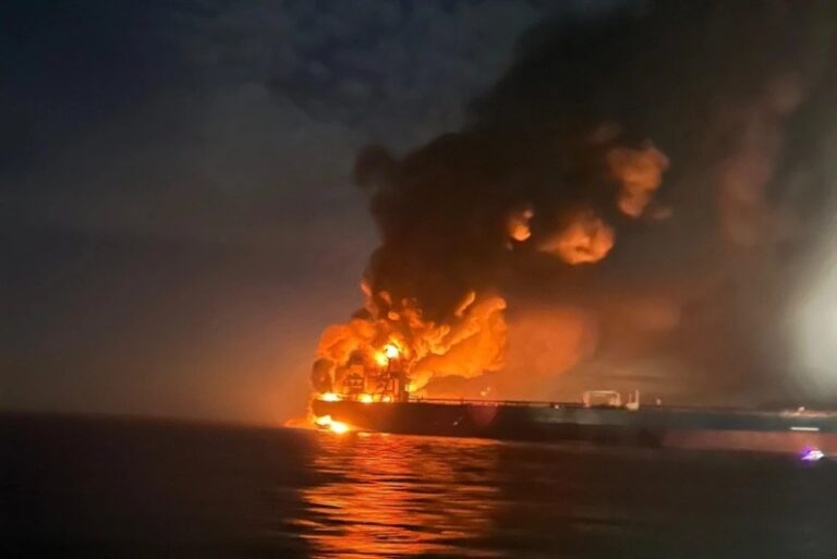 Türkiyə Qara dənizdə partlayan tankerlə bağlı qərar verdi - FOTO