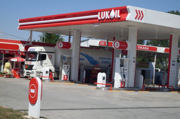 Britaniya "Lukoil"la bağlı qərar verdi