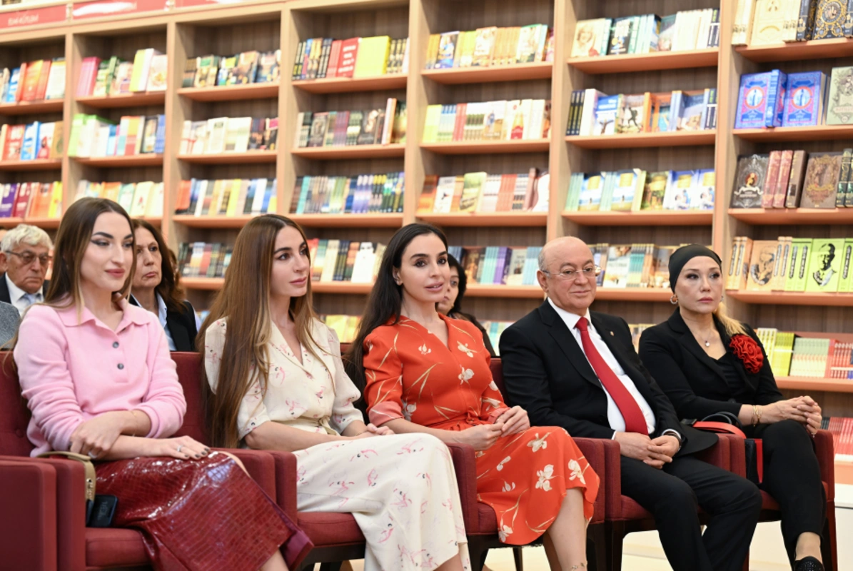 Prezidentin qızları və gəlini kitab təqdimatında – FOTOLAR