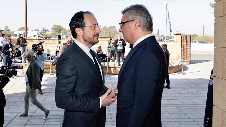 Tarixi müzakirə: Yeni prezident Kiprin lideri ilə burada görüşdü - FOTO