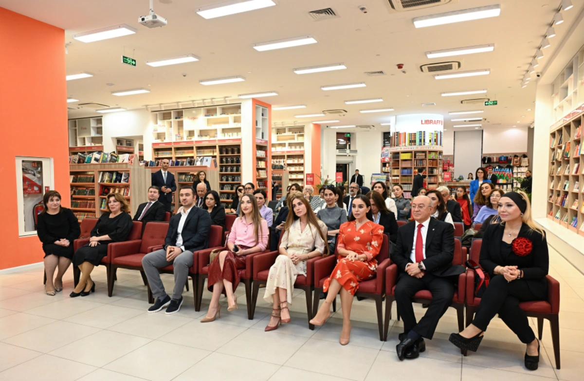 Prezidentin qızları və gəlini kitab təqdimatında – FOTOLAR 8 Prezidentin qızları və gəlini kitab təqdimatında – FOTOLAR