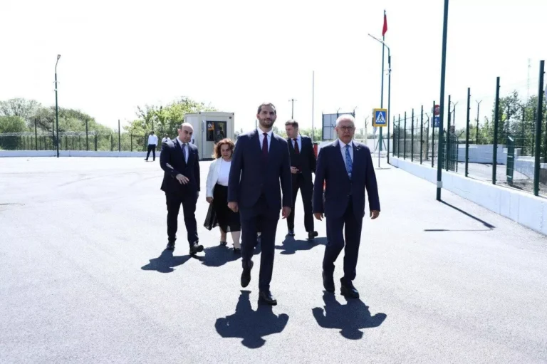 Qars–Gümrü dəmir yolu açıla bilər - Danışıqlar başladı