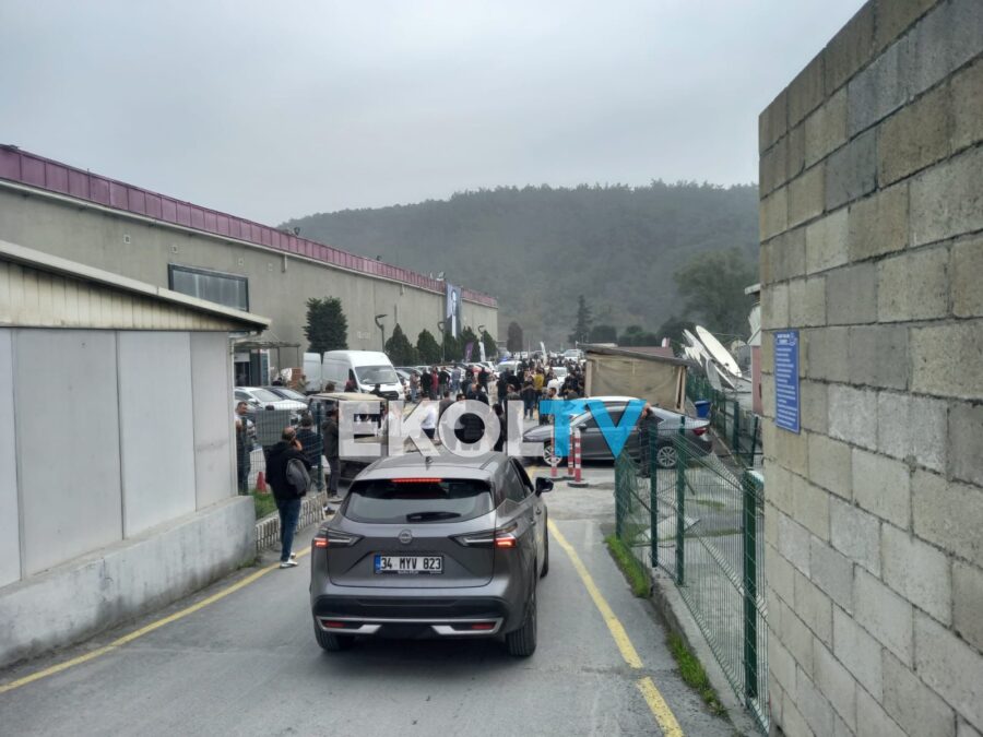 SON DƏQİQƏ: Türkiyədə televiziya binasına basqın oldu - VİDEO 2 SON DƏQİQƏ: Türkiyədə televiziya binasına basqın oldu - VİDEO