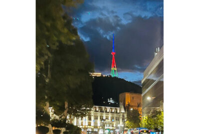 Tbilisidəki televiziya qülləsi Azərbaycan Bayrağının rəngləri ilə işıqlandırıldı