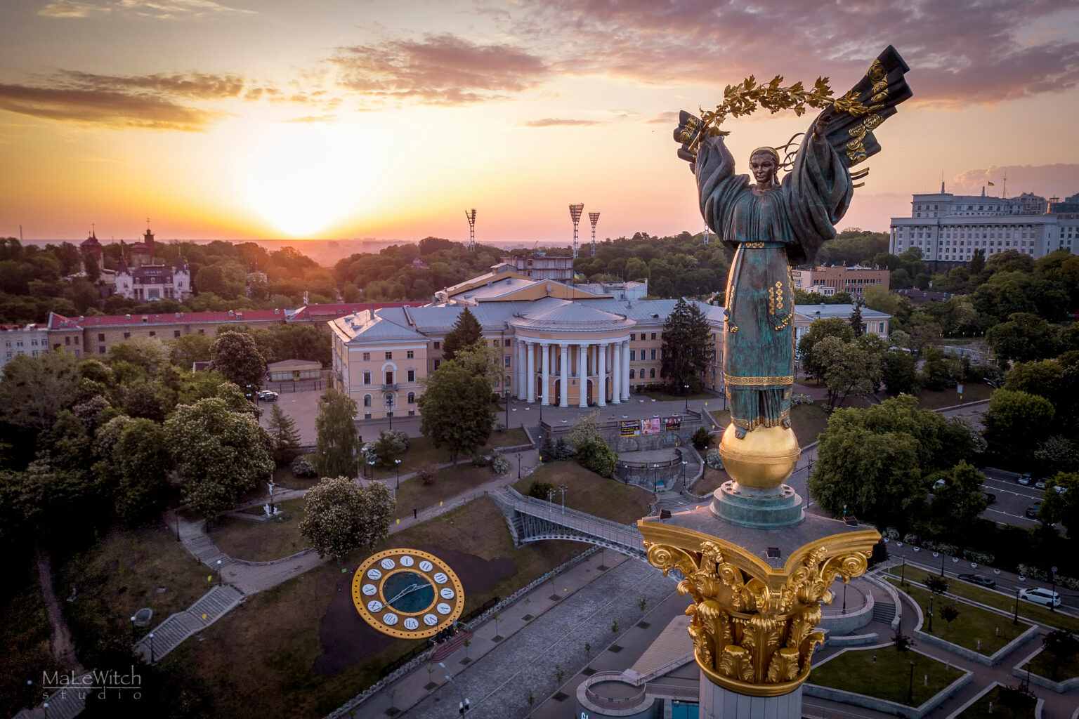 Monument of Independence of Ukraine in Kiev. Historical sights of Ukraine. MaxxjaNe.Shatterstock 1536x1024 1