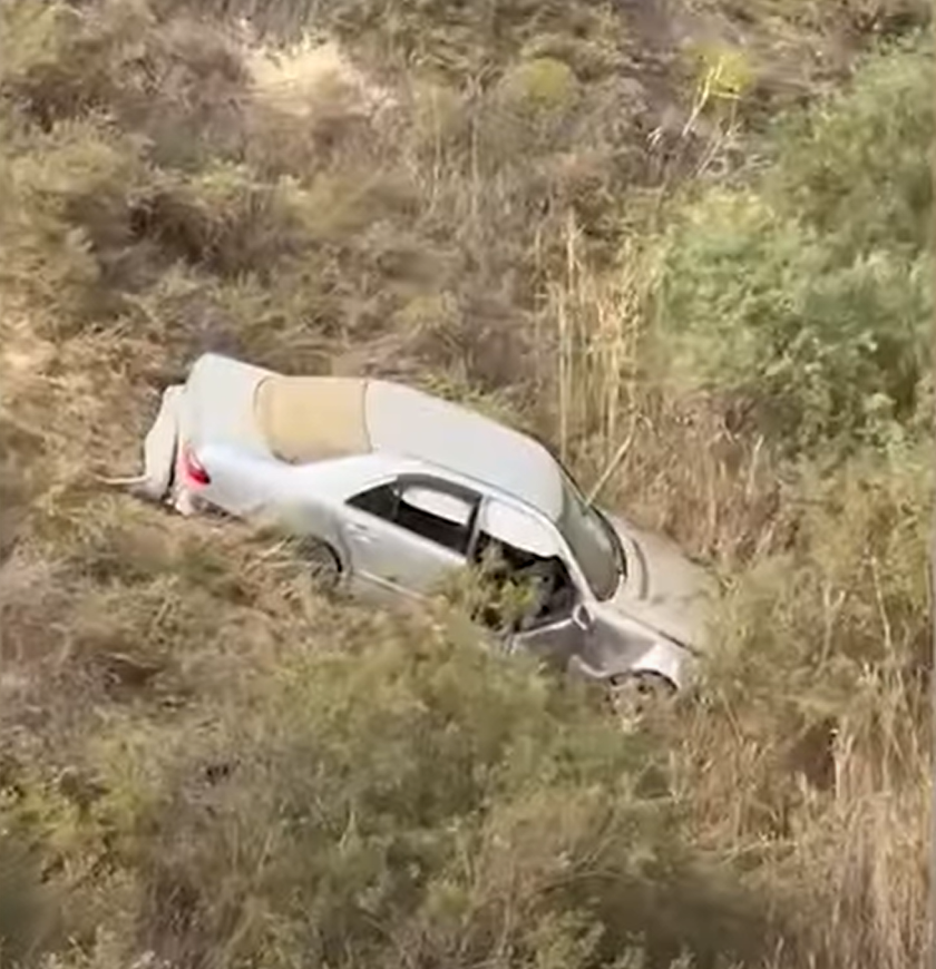 Maşın dərəyə aşdı, sürücü belə xilas edildi – VİDEO 1 Maşın dərəyə aşdı, sürücü belə xilas edildi – VİDEO