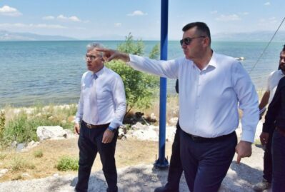 Ölkəyə 20 şəhid gəldi, məmurun davranışı şok etdi - VİDEO 29 Ölkəyə 20 şəhid gəldi, məmurun davranışı şok etdi - VİDEO