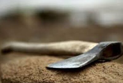 Qubada 34 yaşlı kişi baltalandı, qohumu saxlanıldı