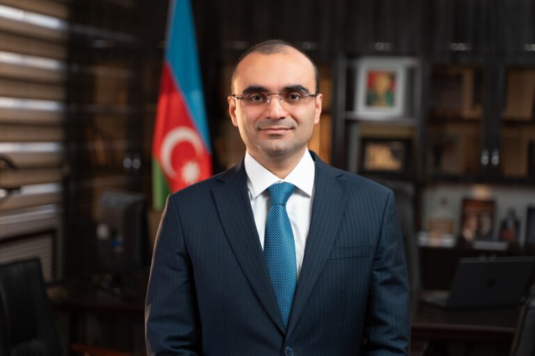 Yeni icra başçısı köməkçisi ilə bağlı əmr imzaladı