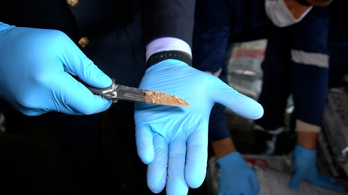 Azərbaycandan 90 milyon dollarlıq heroin keçirmək istədilər - VİDEO 2 Azərbaycandan 90 milyon dollarlıq heroin keçirmək istədilər - VİDEO