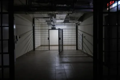 2 yaşlı qızın qatili həbsxanada öldürüldü