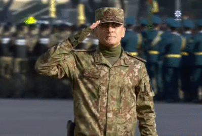 Ordu korpuslarının keçidi: Hikmət Mirzəyev başçılıq etdi - VİDEO