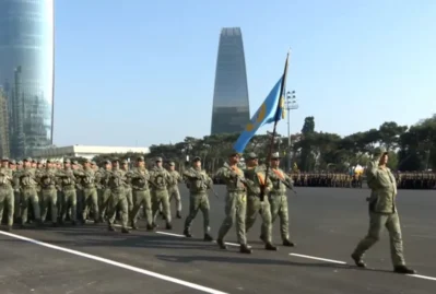 Bakıdakı hərbi paradda ilk.... - VİDEO