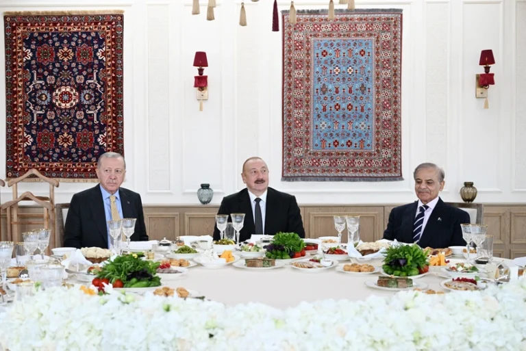 Azərbaycan, Türkiyə və Pakistan liderləri birgə nahar etdi - FOTO