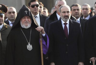 Paşinyandan Ermənistanı silkələyən qərar: Bakıya görə düyməyə basdı