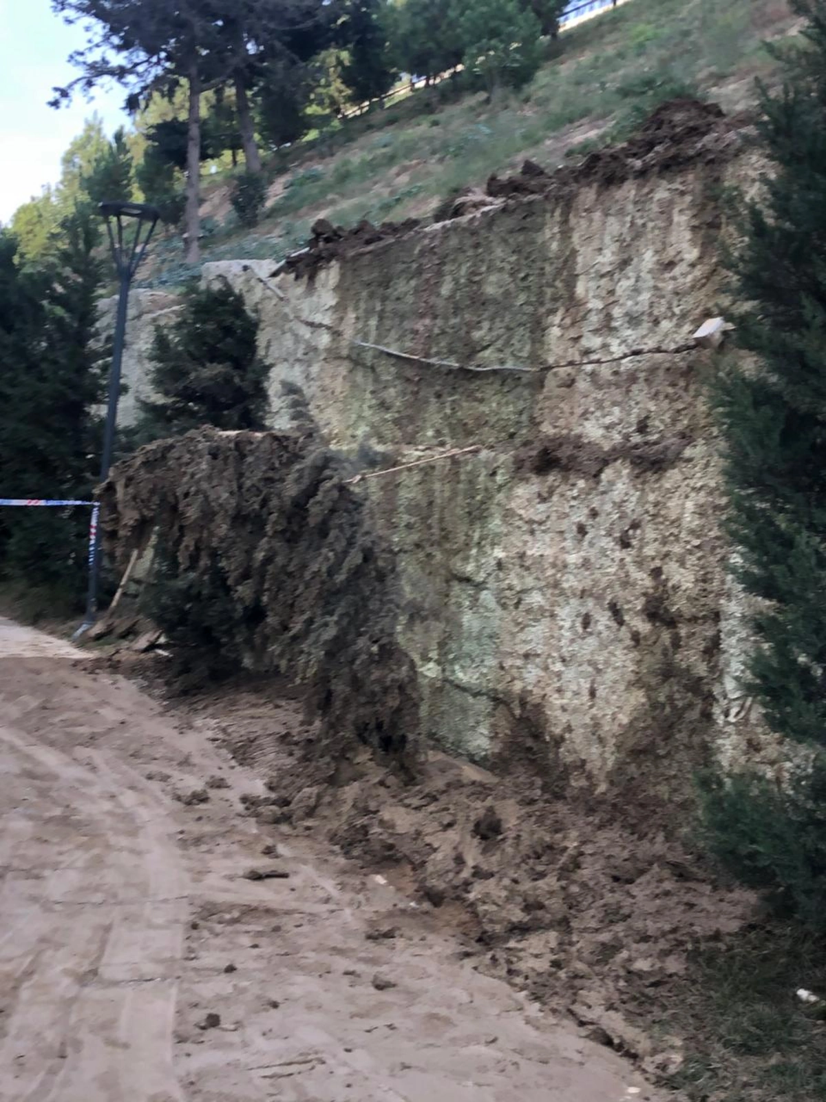 Əhmədlidəki sürüşmə ilə bağlı yeni xəbər - FOTOLAR 2 Əhmədlidəki sürüşmə ilə bağlı yeni xəbər - FOTOLAR