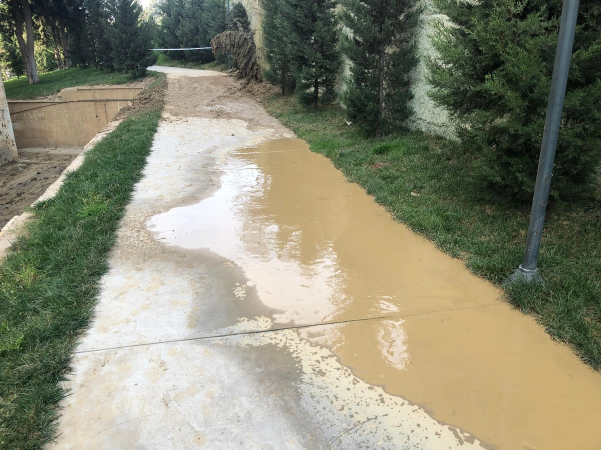 Əhmədlidəki sürüşmə ilə bağlı yeni xəbər - FOTOLAR 5 Əhmədlidəki sürüşmə ilə bağlı yeni xəbər - FOTOLAR
