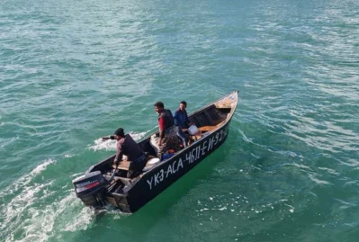 Xəzərdə balıqçılar belə xilas edildi - VİDEO 21 Xəzərdə balıqçılar belə xilas edildi - VİDEO