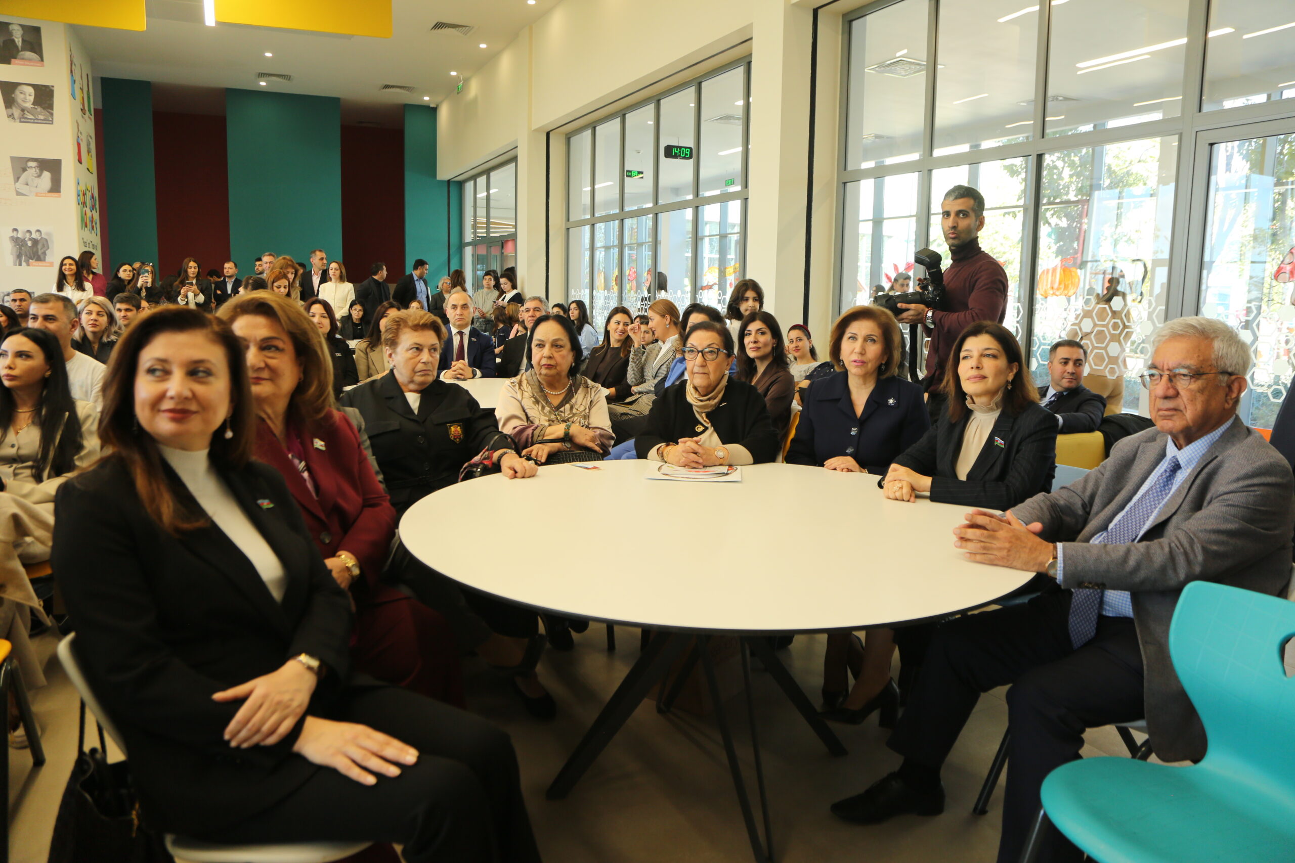 ADA ilə “Veysəloğlu”nun tərəfdaşlığı: xeyriyyə məqsədli festival keçirildi - FOTO 8 ADA ilə “Veysəloğlu”nun tərəfdaşlığı: xeyriyyə məqsədli festival keçirildi - FOTO