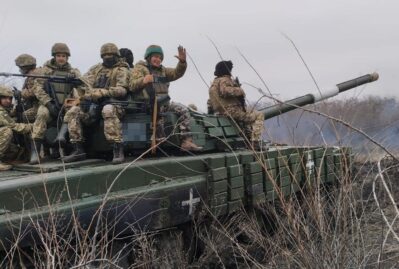 Ukrayna bu şəhərdən geri çəkildi: Rusiyanın hücumları səngimir...