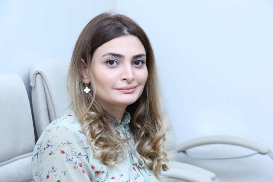 Görünməmiş hal: Simonyanın Nəsrullayevanın önündə hörmətlə əyilməsi... - VİDEO