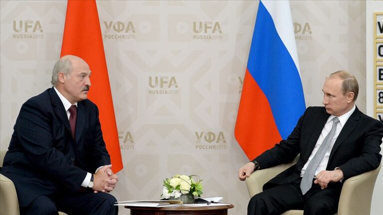 Lukaşenko Putinə hədiyyə göndərdi