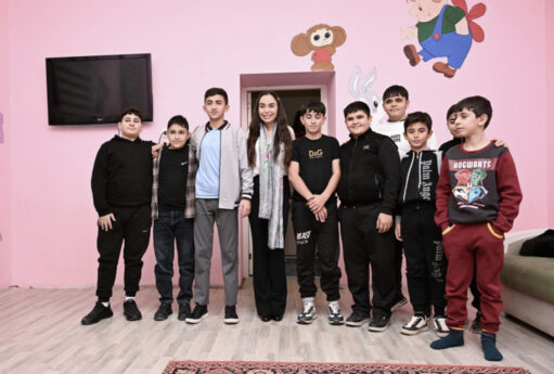 Leyla Əliyeva Səhiyyə Nazirliyi 5 saylı Uşaq Vərəm Sanatoriyasını ziyarət edib – FOTO 16 Leyla Əliyeva Səhiyyə Nazirliyi 5 saylı Uşaq Vərəm Sanatoriyasını ziyarət edib – FOTO