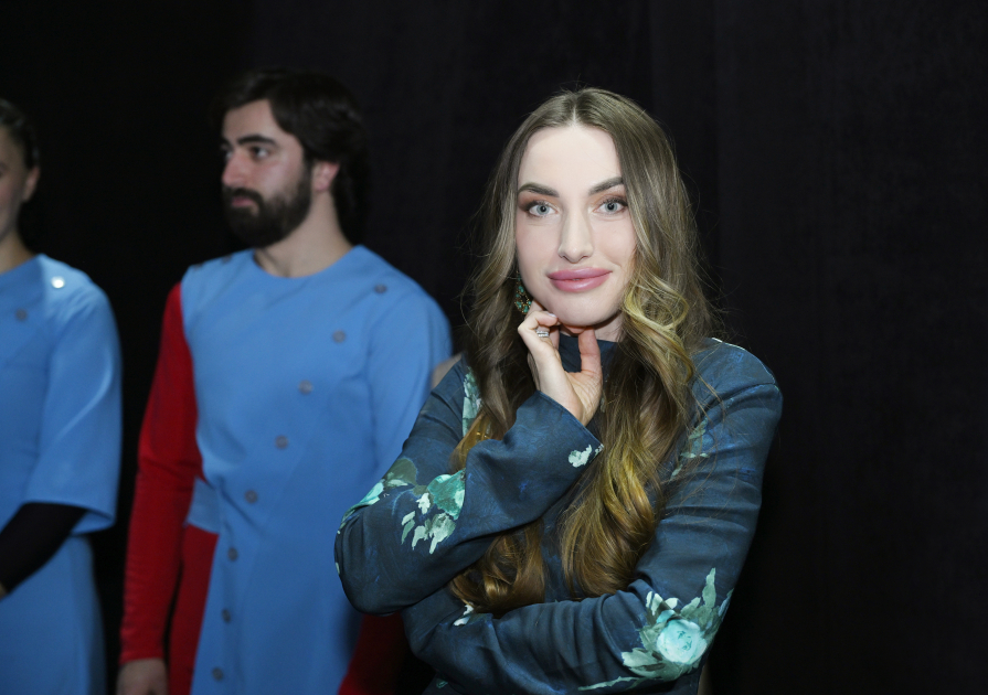 Prezidentin qızı ilə gəlini “Romeo və Cülyetta”nı izlədi – FOTOLAR