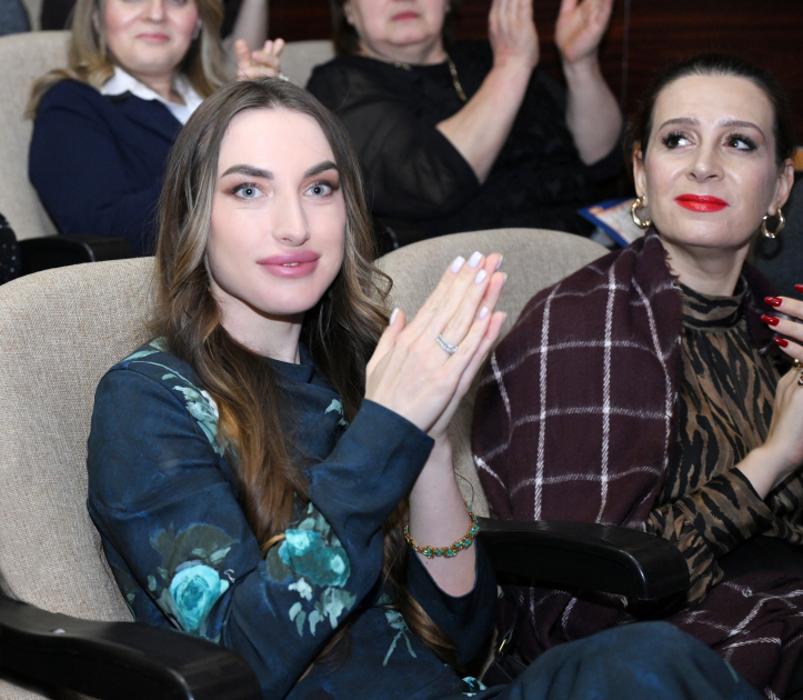 Prezidentin qızı ilə gəlini “Romeo və Cülyetta”nı izlədi – FOTOLAR 7 Prezidentin qızı ilə gəlini “Romeo və Cülyetta”nı izlədi – FOTOLAR