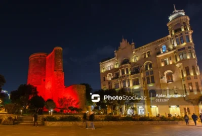 QİÇS-lə Mübarizə Günü üçün Qız qalası qırmızı işıqlandırıldı – FOTO