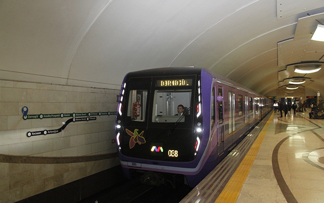 Bakı metrosunda tüstülənmə: sərnişinlər düşürüldü