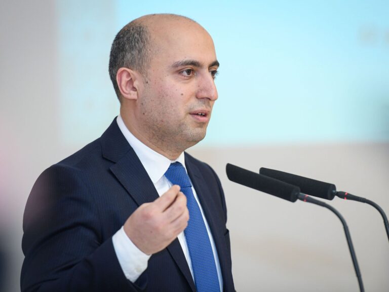 Azərbaycanda distant təhsilə keçid gündəmdə – Nazirdən açıqlama