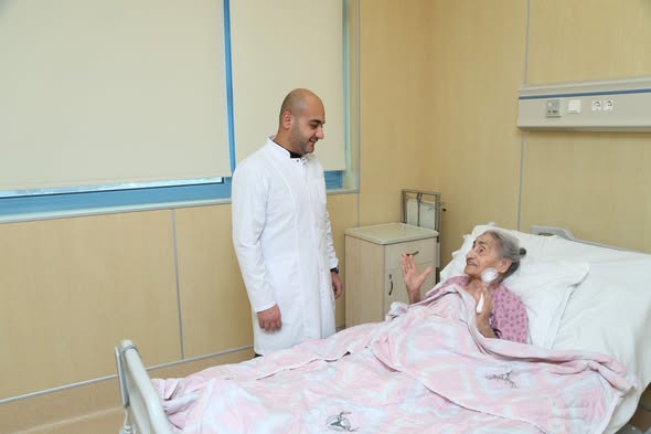 90 yaşlı pasiyent üzərində yüksək riskli əməliyyat uğurla həyata keçirildi 3 605772467 929854762896206 8937713457312989062 n 1