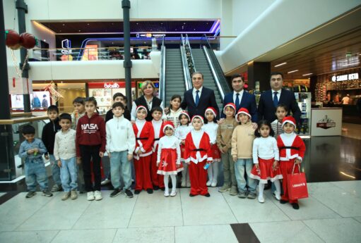 Niyazi Bayramov uşaq evinin sakinlərini təbrik etdi - FOTOLAR