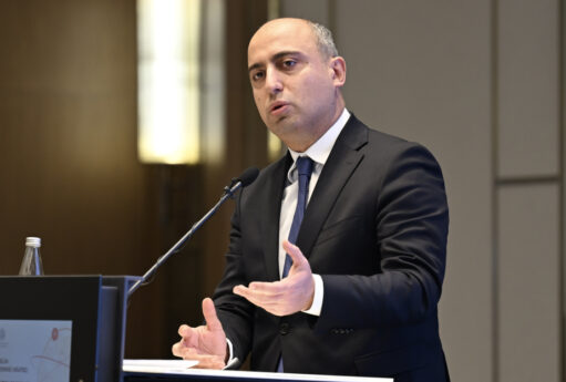 Məktəbəqədər hazırlığa getmək vacibdir – Emin Əmrullayev