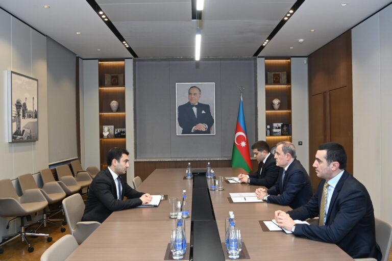 Ceyhun Bayramov Ərgüc Kələntərli ilə görüşdü